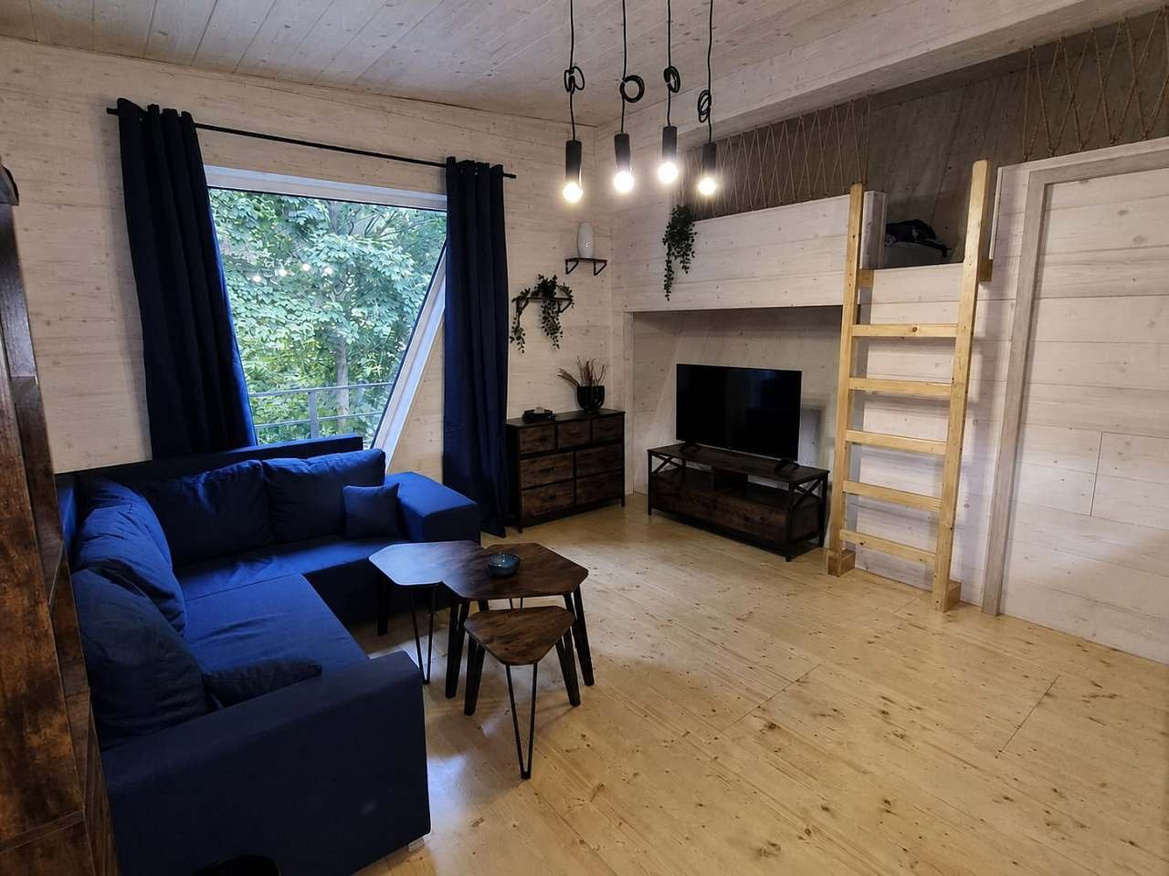 Panorama, Obývací pokoj s výhledem na svah